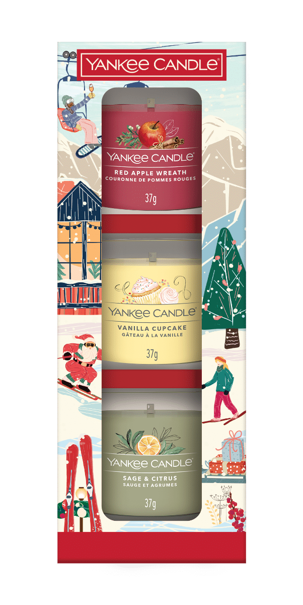 Alt-text: Tre Yankee Candle-doftljus i en vinterinspirerad förpackning med festliga motiv.